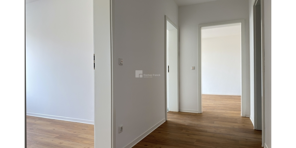 Vom Flur in Richtung Wohnzimmer