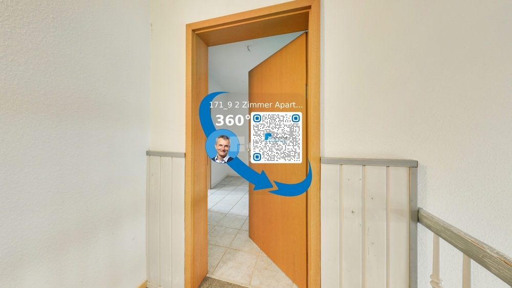Treppenhaus_Podest_Wohnungseingang