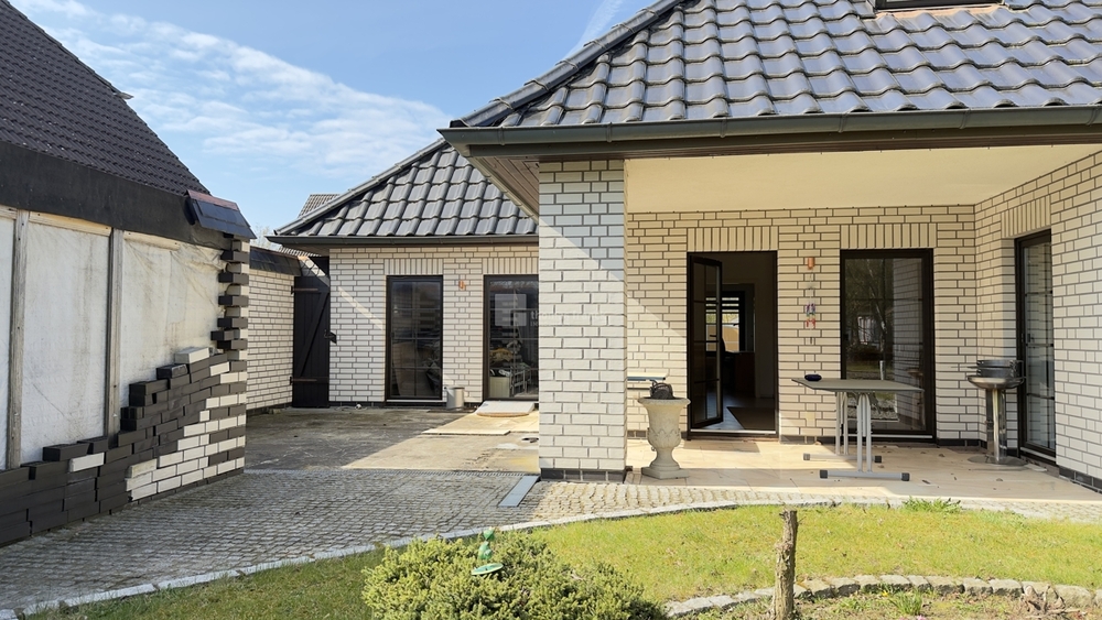 Die Möglichkeiten vor dem Wohnzimmer, der Küche und der Garage